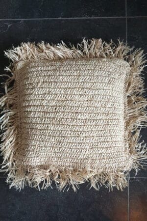 Raffia kussen met franjes