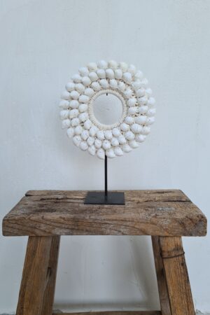 Witte grovere schelpenketting rond