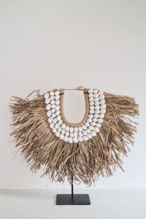 Raffia u schelpenketting witte schelp