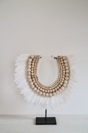 Schelpenketting witte veren