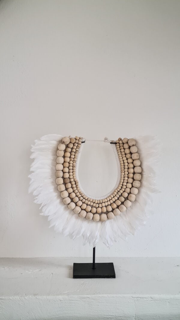 Schelpenketting witte veren