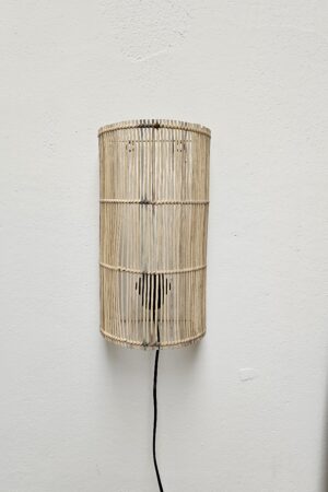 Rotan wandlamp smal eenvoud